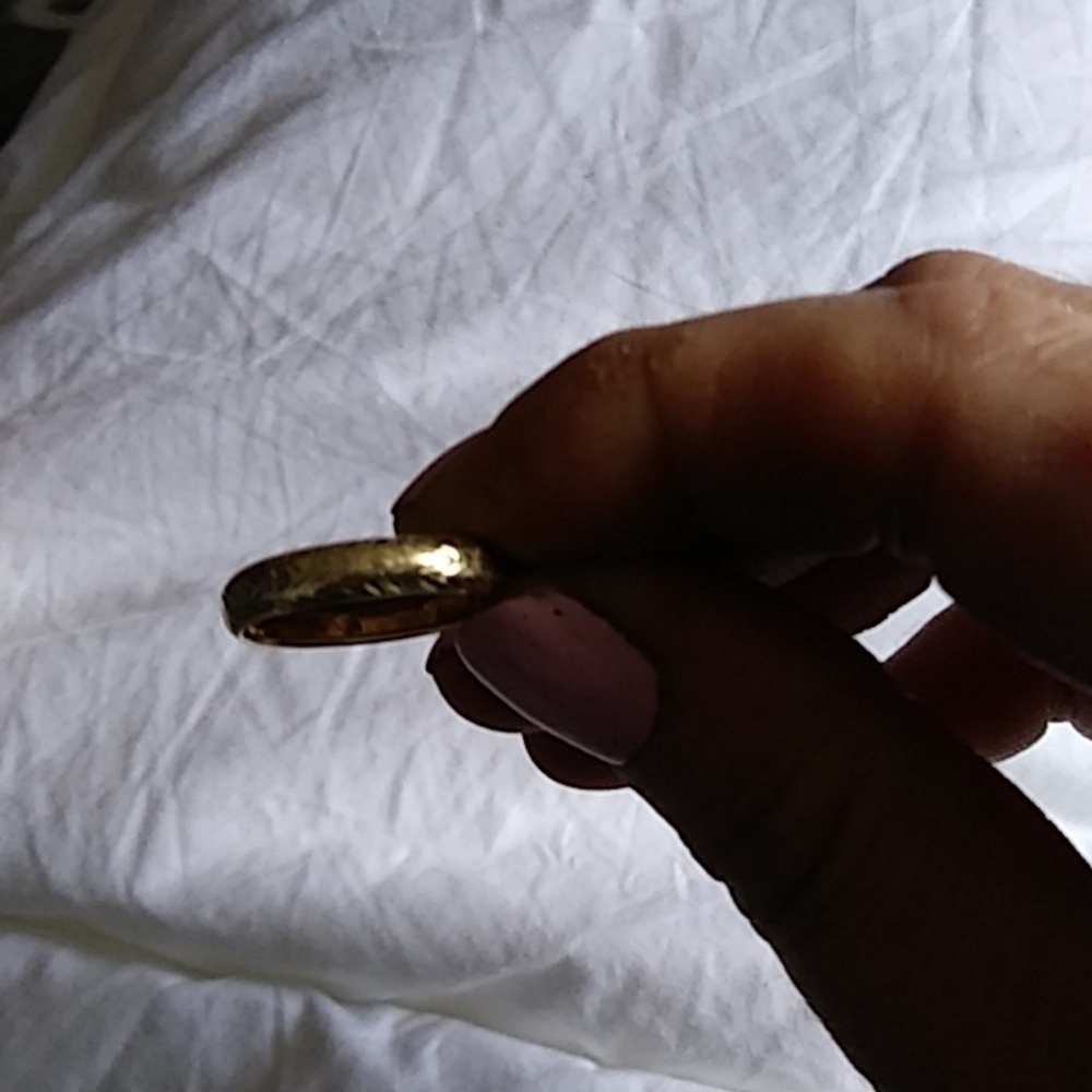 10 karat gold ring with Engravings on it